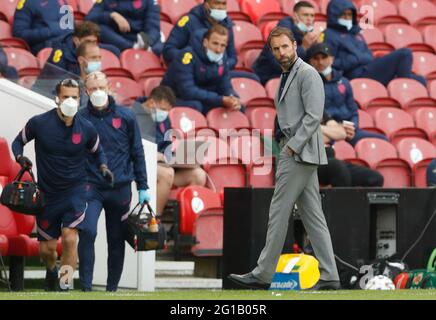 Middlesbrough, England, 6. Juni 2021. Ein frustrierter Gareth Southgate-Manager von England schaut während des Internationalen Freundschaftsspiel im Riverside Stadium, Middlesbrough, auf. Bildnachweis sollte lauten: Darren Staples / Sportimage Stockfoto