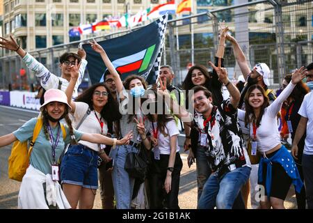 Baku, Aserbaidschan. Juni 2021. Fans, F1 Grand Prix von Aserbaidschan auf dem Baku City Circuit am 6. Juni 2021 in Baku, Aserbaidschan. (Foto von HOCH ZWEI) Quelle: dpa/Alamy Live News Stockfoto