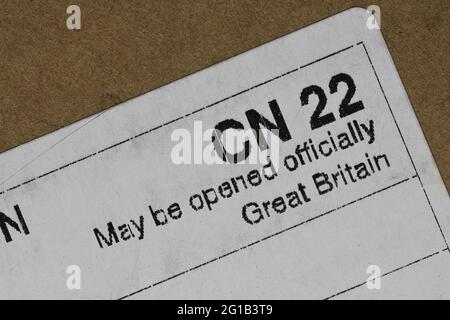 Zollanmeldung CN22 auf Paket aus Großbritannien Stockfoto
