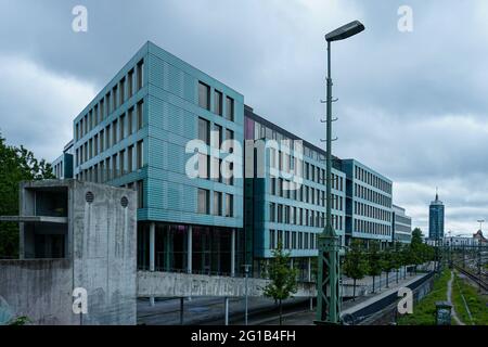 Am S-Bahnhof Hackerbrücke in der Nähe des Münchner Hauptbahnhofs. Neben der Hackerbrücke befindet sich der zentrale Busbahnhof (ZOB). Stockfoto