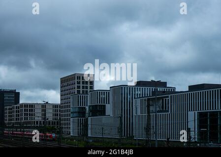 Am S-Bahnhof Hackerbrücke in der Nähe des Münchner Hauptbahnhofs. Neben der Hackerbrücke befindet sich der zentrale Busbahnhof (ZOB). Stockfoto