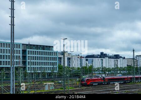 Am S-Bahnhof Hackerbrücke in der Nähe des Münchner Hauptbahnhofs. Neben der Hackerbrücke befindet sich der zentrale Busbahnhof (ZOB). Stockfoto