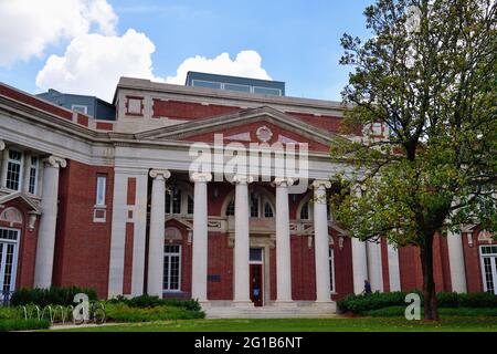Nashville, Tennessee, USA. Akademische Gebäude entlang des Magnolia Circle auf dem Campus der Vanderbilt University. Abgebildet ist das Mayborn Building. Stockfoto
