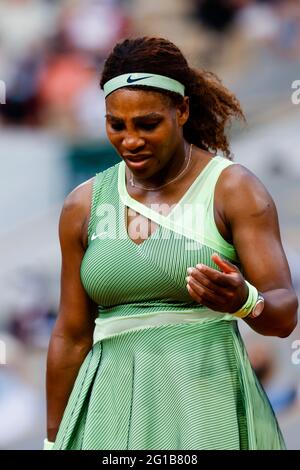 Paris, Frankreich. Juni 2021. Serena Williams aus den USA beim French Open Grand Slam Tennisturnier 2021 in Roland Garros, Paris, Frankreich. Frank Molter/Alamy Live Nachrichten Stockfoto
