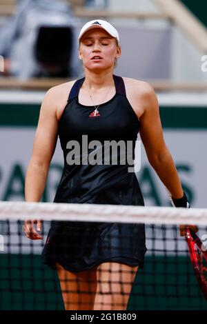Paris, Frankreich. Juni 2021. Elena Rybakina aus Kasachstan beim French Open Grand Slam Tennisturnier 2021 in Roland Garros, Paris, Frankreich. Frank Molter/Alamy Live Nachrichten Stockfoto