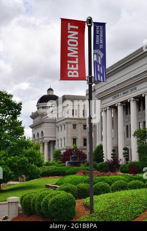 Nashville, Tennessee, USA. Banner vor dem Gordon E. Inman Center auf dem Campus der Belmont University. Stockfoto