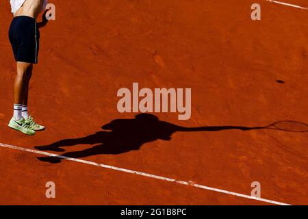Paris, Frankreich. Juni 2021. Pierre Hugues Herbert aus Frankreich beim French Open Grand Slam Tennisturnier 2021 in Roland Garros, Paris, Frankreich. Frank Molter/Alamy Live Nachrichten Stockfoto