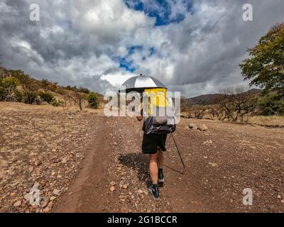 Ein Durchgangswanderer auf dem Arizona Trail, Arizona, USA Stockfoto