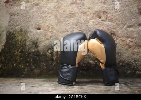 Ausrüstung für das Training von Boxhandschuhen par Stockfoto