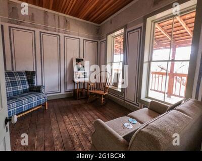 Innenraum der erhaltenen Museumshütte Kentucky Camp, Sonoita, Arizona, USA Stockfoto