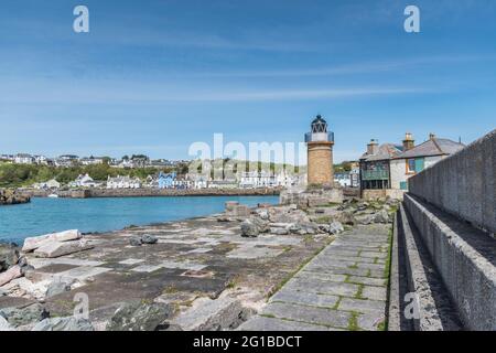 Dies ist ein Leuchtturm in der Küstenstadt und vorbei am Fährhafen Portpatrick auf der Halbinsel Dumfries und Galloway an der Westküste Schottlands Stockfoto