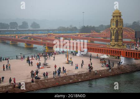 Pilgrims Holy Dip in River Ganges, die Heimat der Pilger in Indien, Kumbh Nagri Haridwar Uttarakhand Indien.Religious Nagri Haridwar, der stark besuchte Wallfahrtsort in Indien. Stadt des Heiligen Flusses Ganga. Hochwertige Fotos Stockfoto