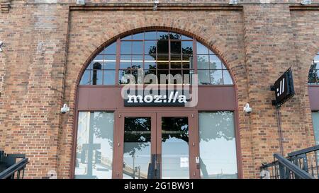 San Francisco, CA, USA - 2019. August: Mozilla Bürogebäude mit dem Firefox-Logo und -Symbol sowie dem stilisierten Firmennamen Stockfoto