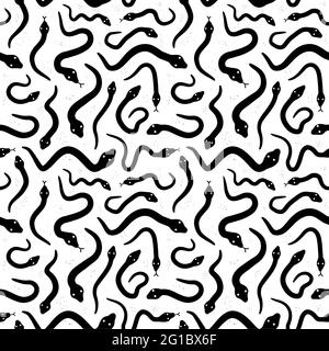 Weiße Schlangen auf schwarzem Hintergrund nahtloses Muster. Vektorgrafik handgezeichnetes Symbol im Grunge-Stil. Verschiedene Schlangen nahtloses Muster Stock Vektor