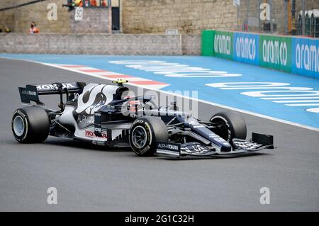 Baku, Aserbaidschan. Juni 2021. AlphaTauris Fahrer Pierre Gasly tritt beim Großen Preis von Aserbaidschan der Formel 1 2021 auf dem Baku City Circuit in Baku, Aserbaidschan, am 6. Juni 2021 an. Quelle: Tofiq Babayev/Xinhua/Alamy Live News Stockfoto