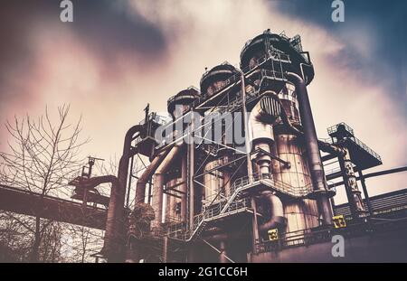 Morgenstimmung im Landschaftspark Duisburg Nord im Meiderich Emscher Park Hüttenwerk in Duisburg - Stahlwerk, Zeche und Hochofen. Stockfoto