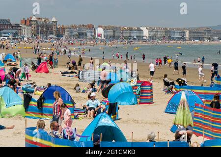 Busy Bank holiday in Weymouth Stockfoto