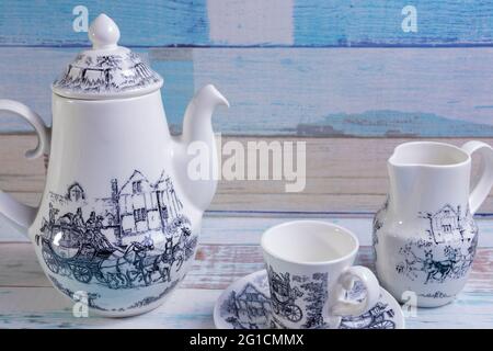 Kaffeeset auf rustikalem Hintergrund Stockfoto
