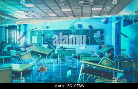 Das Innere einer Schule mit schwimmenden Schreibtischen und Stühlen. Das Innere überflutet mit Fischen. Konzept der Probleme in der Schule. 3d-Rendering. Stockfoto