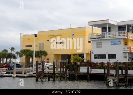 Feuerwache und Motel nebenan am Fluss, New River, Fort Lauderdale, Florida, USA Stockfoto