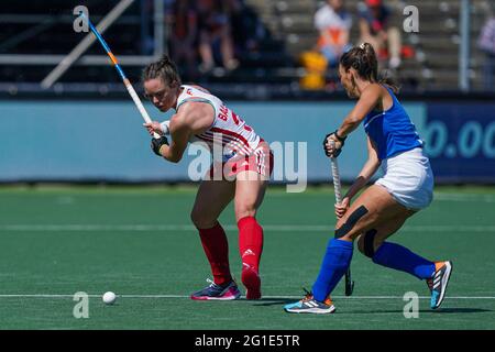 AMSTELVEEN, NIEDERLANDE - 6. JUNI: Die Engländerin Grace Balsdon während des Eishockey-Europameisterschaftsspiels zwischen England und Italien im Wagener Stadion Stockfoto