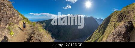 FRANKREICH. REUNION ISLAND, MAFATE CIRCUS. WANDERUNG VON SANS SOUCIS AM WASSERFALL FLAMENT Stockfoto