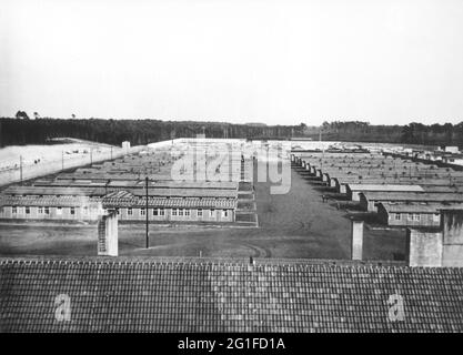 Nationalsozialismus / Nationalsozialismus, Verbrechen, Konzentrationslager, Ravensbruck, Frauenlager, Blick vom Hauptquartier zur Camp Street 1, nur REDAKTIONELLE VERWENDUNG Stockfoto