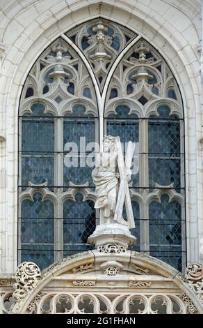Christusstatue über dem Hauptportal, ehemaliges Kloster Brou, Monastere Royal de Brou des Augustiner-Ordens im spätgotischen Stil, Abtei als Begräbnis Stockfoto