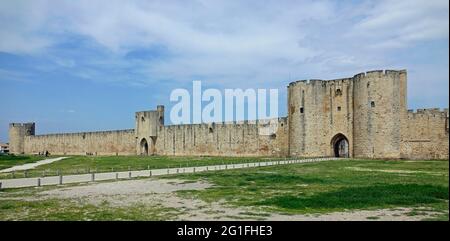 Mittelalterliche Stadt Aigues-Mortes, Camargue, Departement Gard, Region Okzitanien, Mittelmeer, Frankreich Stockfoto