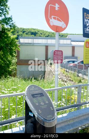 A POD Point Elektroauto Ladestation, Sainsburys Parkplatz dursley. Stockfoto