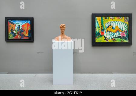 Werke von Ernst Ludwig Kirchner, Wilhelm Lehmbruck und Erich Heckel, Pinakothek der Moderne, München, Oberbayern, Bayern, Deutschland Stockfoto