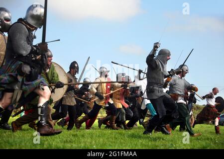 Schlacht von Tintagel, Schlachtnachstellung, historische Schlacht, Teilnehmer, Angriff, knights, King Arthur, Tintagel, Cornwall, England, Großbritannien Stockfoto