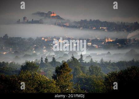 Stirling, Schloss, Burghügel, Morgennebel, Blick von Bannockburn, Stirling, Stirling und Falkirk, Midlands, Zentralschottland, Schottland, Vereint Stockfoto