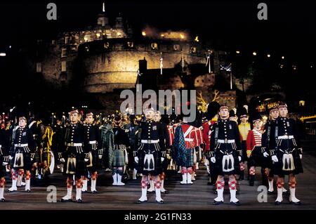 Edinburgh Castle, Castle, Castle Rock, Vorplatz, Royal Edinburgh Military Tattoo, Taps, Soldiers in Kilt, Edinburgh, Schottland, Großbritannien Stockfoto