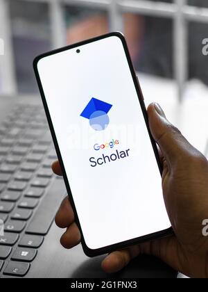 Assam, indien - 29. Mai 2021 : Google Scholar App-Logo auf Handy-Bildschirm Stock Bild. Stockfoto