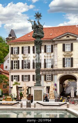 Graz, Österreich - 28 2019. Mai: Dreifaltigkeits-Pestsäule auf dem Karmeliterplatz (deutsch: Karmeliterplatz). Stockfoto