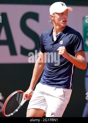 Paris, Frankreich. Juni 2021. Tennis: Grand Slam - French Open, Einzel, Junioren, 1. Runde, Westphal (Frankreich) - Borg (Schweden). Leo Borg schlingt die Faust. Quelle: Frank Molter/dpa/Alamy Live News Stockfoto