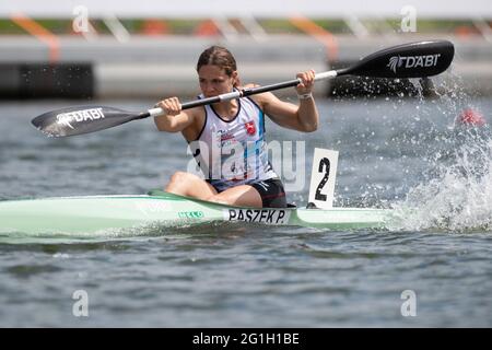 Duisburg, Deutschland. Juni 2021. Kanufrauen K1, Paulina PASZEK (Hannoverscher KC) Action, das Finale 2021 in den Disziplinen Kanu, SUP, Kanupolo vom 3. Bis 6. Juni 2021 in Duisburg, Quelle: dpa/Alamy Live News Stockfoto