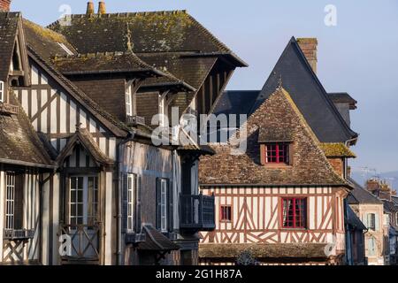 Pont l'Eveque (Normandie, Nordwestfrankreich): Fachwerkhaus in der Rue Vaucelles. Die Geschichte von Gustave Flauberts Novelle EIN einfaches Herz Stockfoto