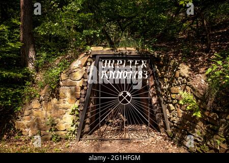 Eingang zum Minentunnel Fortuna der ehemaligen Jupiterkolonie im Muttental bei Witten-Bommern, Bergweg, Witten, Nordrhein-We Stockfoto