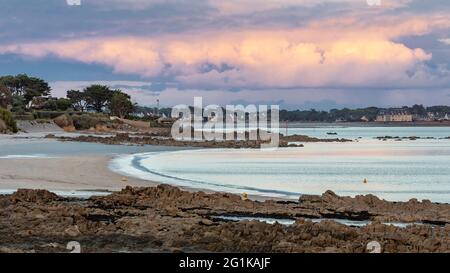 Carnac (Bretagne, Nordwestfrankreich): Strand „Plage de Legenese“ Stockfoto