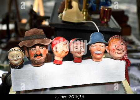 Flohmarkt in der Abbesses Straße - Montmartre - Paris - Frankreich Stockfoto