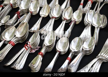 Flohmarkt in der Abbesses Straße - Montmartre - Paris - Frankreich Stockfoto