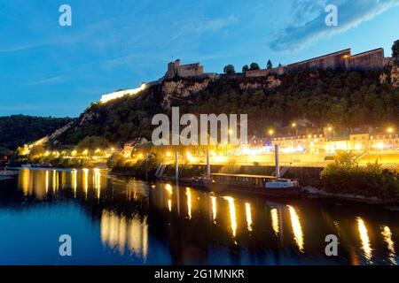 Frankreich, Doubs, Besancon, Blick auf die Stadt mit dem Doubs-Fluss und der Vauban-Zitadelle, UNESCO-Weltkulturerbe Stockfoto