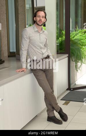 Rom, Italien. Juni 2021. Marc Bonadei nimmt an den Filmaufnahmen der Comedians im Meridien Visconti Palace in Rom Teil. (Foto: Mario Cartelli/SOPA Images/Sipa USA) Quelle: SIPA USA/Alamy Live News Stockfoto