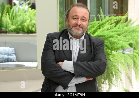 Rom, Italien. Juni 2021. Natalino Balasso nimmt an den Filmaufnahmen der Comedians im Meridien Visconti Palace in Rom Teil. Kredit: SOPA Images Limited/Alamy Live Nachrichten Stockfoto