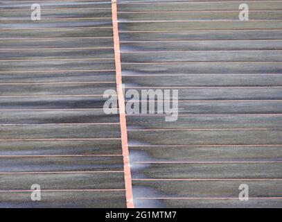 Belgien, Flughafen Brüssel Zaventem, 26. Februar 2021: Leere Parkplätze während des Coronavirus-Ausbruchs Stockfoto