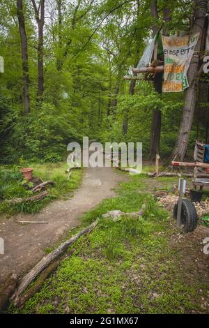 Details Blick auf das Protestcamp der Naturschutzaktivisten im Hambacher Wald Stockfoto