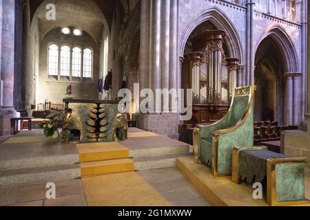 Frankreich, Ile et Vilaine, Saint Malo, Innenraum der Kathedrale St. Vincent von Zaragoza aus dem 12. Jahrhundert, Bronzemöbel des Altars des Bildhauers Pirot Stockfoto