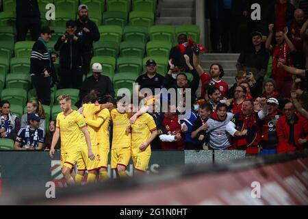 Die Spieler von Adelaide United feiern den Sieg beim Hyundai A-League-Fußballspiel zwischen Melbourne Victory und Adelaide United am 23. Mai 2021 im AAMI Park in Melbourne, Australien. Kredit: Dave Hewison/Alamy Live Nachrichten Stockfoto